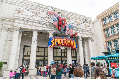 Osaka, Japonya - 21 Kasım 2016: Örümcek adam binmek, evrensel dünya o