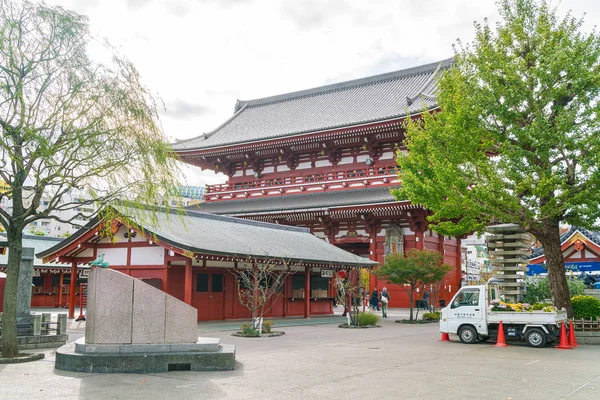 Tokyo-nov 16: Menschenmassen im buddhistischen Tempel sensoji am Novem — Stockfoto