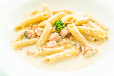 Penne carbonara makarna somon ile