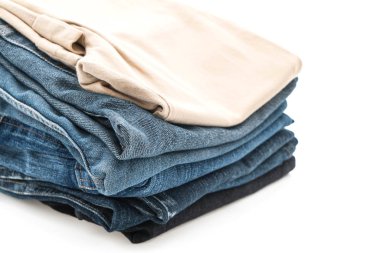 giyim üzerine beyaz yığınları