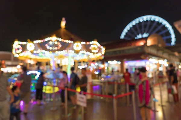 Abstrakte Unschärfe überfüllte Menschen am asiatique Flussufer in Thailand — Stockfoto