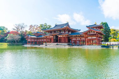 Güzel mimari Byodo içinde Kyoto tapınakta.
