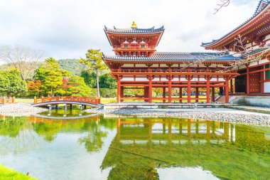 Güzel mimari Byodo içinde Kyoto tapınakta.