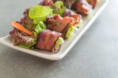 pastırma ile salata rulo