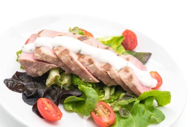 Tuna biftek salatası ile