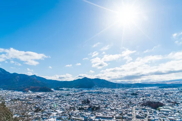 Kawaguchiko şehir manzarası ile kar 