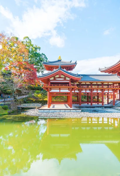 Güzel mimari Byodo içinde Kyoto tapınakta.
