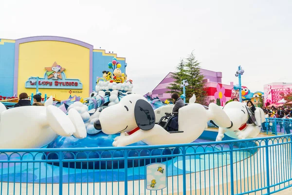 Osaka, Japón - NOV 21 2016: Las atracciones del parque temático basado en — Foto de Stock