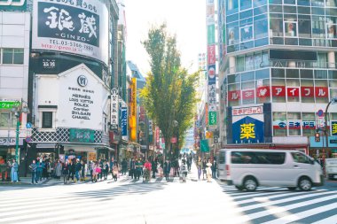 Tokyo, Japonya - 2016 Kasım 17: Shinjuku Tokyo'nın busine biridir