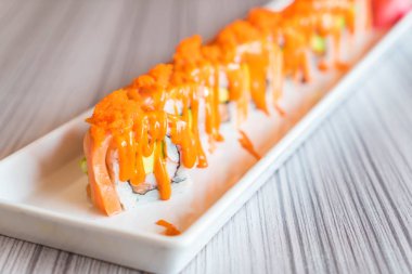 Somon suşi roll