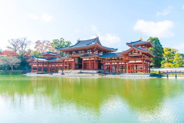 Güzel mimari Byodo içinde Kyoto tapınakta.