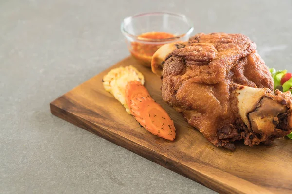 Gevrek domuz knuckle veya Alman domuz Hocks