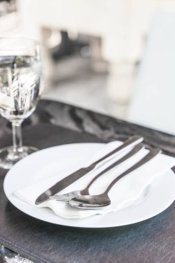 yemek masada boş levha