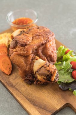 Gevrek domuz knuckle veya Alman domuz Hocks