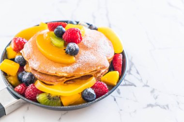 mix meyve ile gözleme