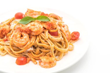 Karides ve domatesli spagetti. 