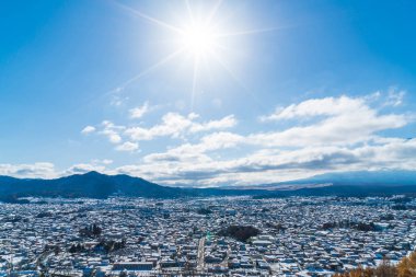 Kawaguchiko şehir manzarası ile kar 