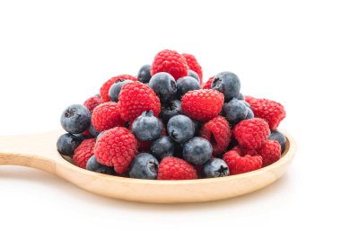 taze yaban mersini ve rasberry beyaz