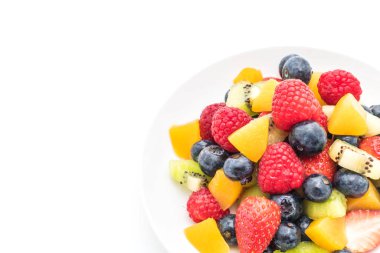 karışık taze meyve (çilek, ahududu, yaban mersini, kivi, mang