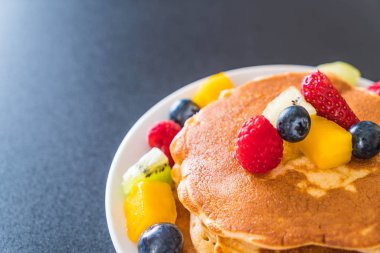 mix meyve ile gözleme