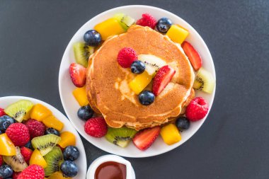 mix meyve ile gözleme