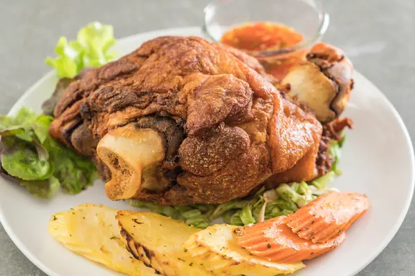 Gevrek domuz knuckle veya Alman domuz Hocks