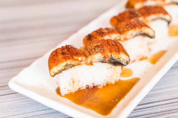 yılan balığı (unagi suşi)