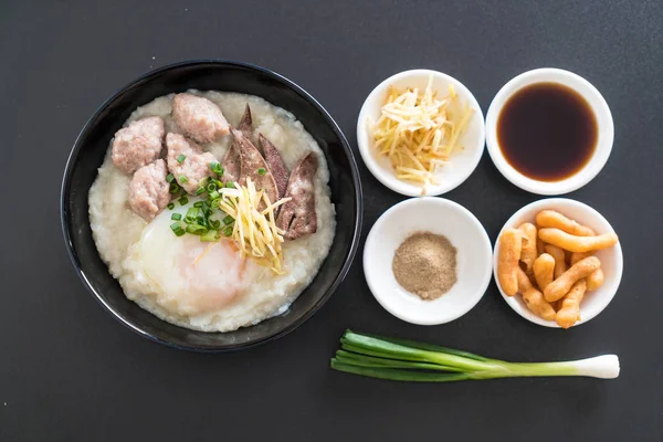 domuz eti ve yumurta ile pirinç lapası