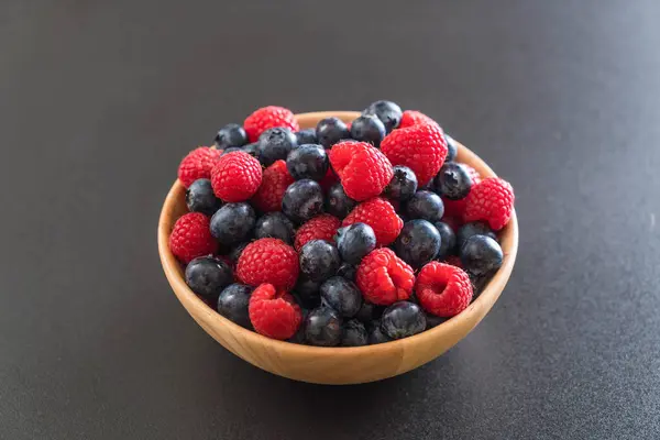 taze yaban mersini ve rasberry 