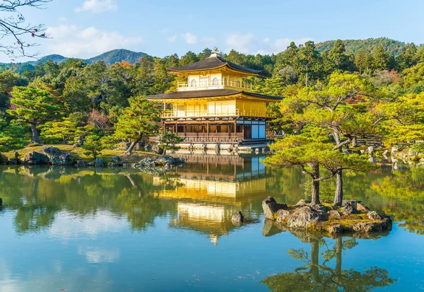 Bella architettura al Tempio Kinkakuji (Il Padiglione d'Oro ) — Foto Stock