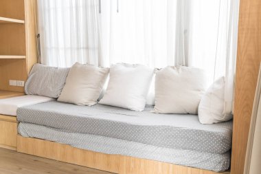 kanepe iç dekorasyon güzel yastık 