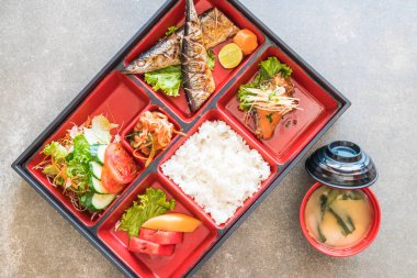 ızgara saba bento
