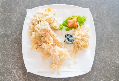 kızarmış karides (tempura)