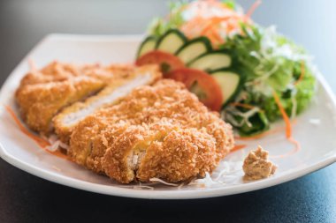 sebze soslu kızarmış pirzola domuz eti