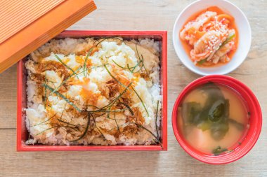 karides tempura kutusunu küme 