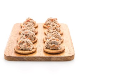 ton balıklı salata kraker ile