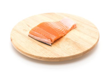 ahşap tahta üzerinde taze somon