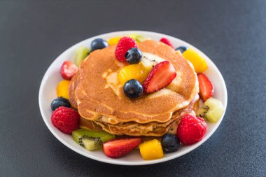 mix meyve ile gözleme