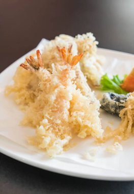 kızarmış karides (tempura)