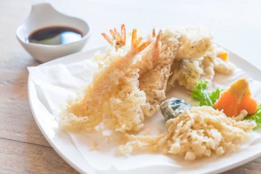 kızarmış karides (tempura)