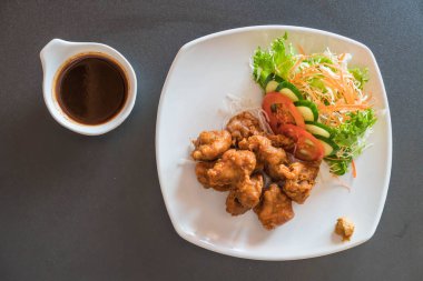 kızarmış piliç tonkatsu sos ile