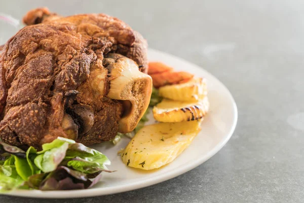 Gevrek domuz knuckle veya Alman domuz Hocks