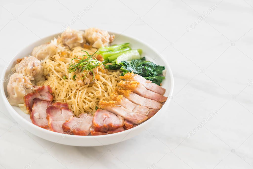 Egg noodle with red roast pork, crispy pork, dumplings and soup 
