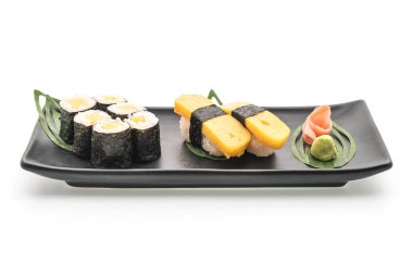 tatlı yumurta nigiriand maki sushi - Japon gıda tarzı