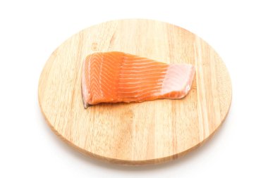 ahşap tahta üzerinde taze somon