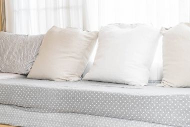 kanepe iç dekorasyon güzel yastık 