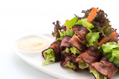 pastırma ile salata rulo