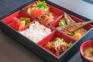 ızgara saba bento