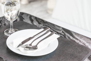 yemek masada boş levha