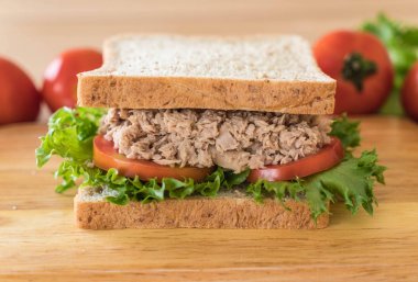 ton balıklı sandviç Wood